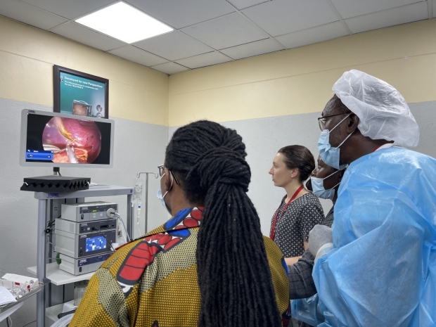 Dr. Cara Liebert instructs students at the University of Zimbabwe on laparoscopic surgical skills